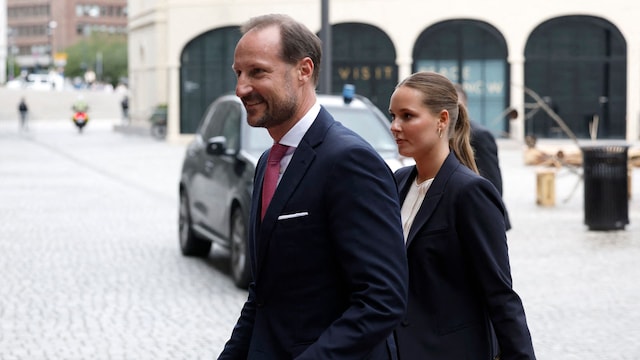 El príncipe Haakon de Noruega y su hija Ingrid