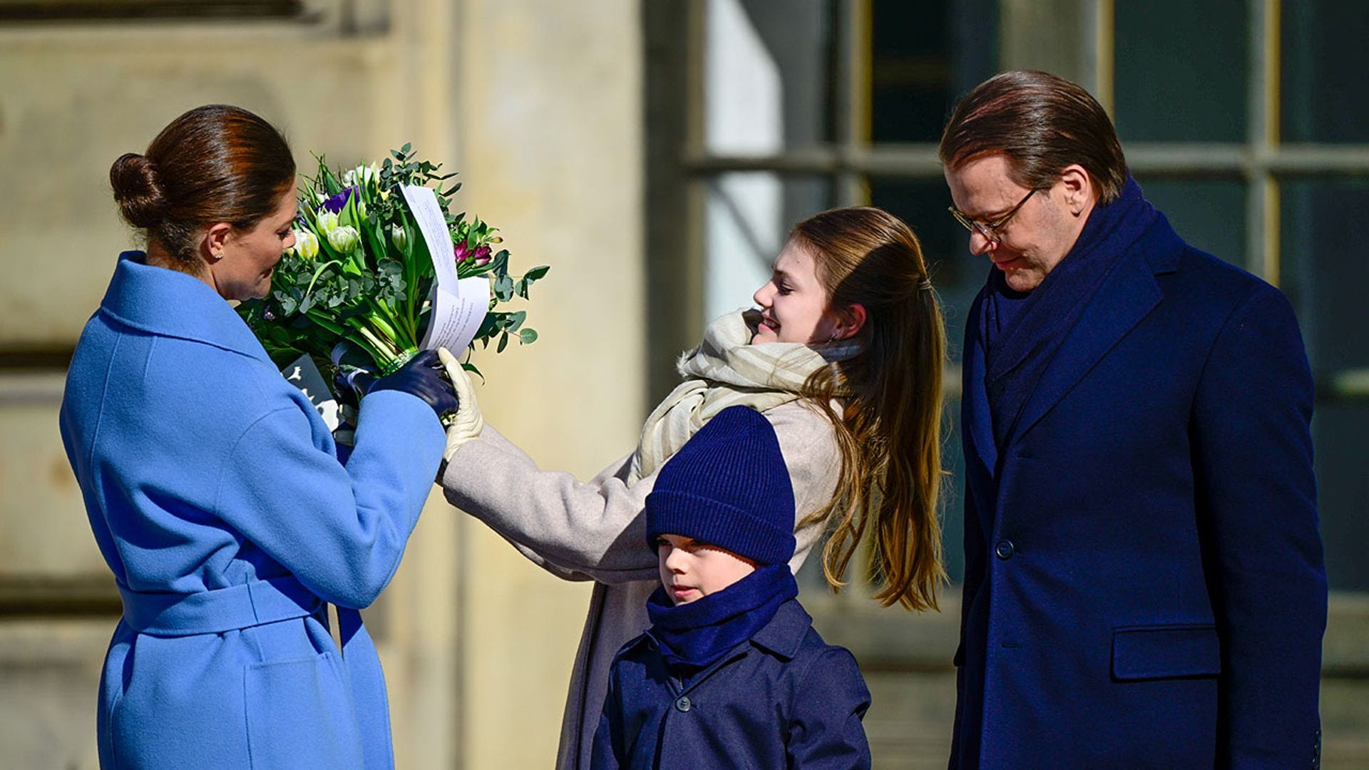 El gran dominio de la escena de Estelle de Suecia a sus 12 años en el ‘Día del Nombre de la Princesa’