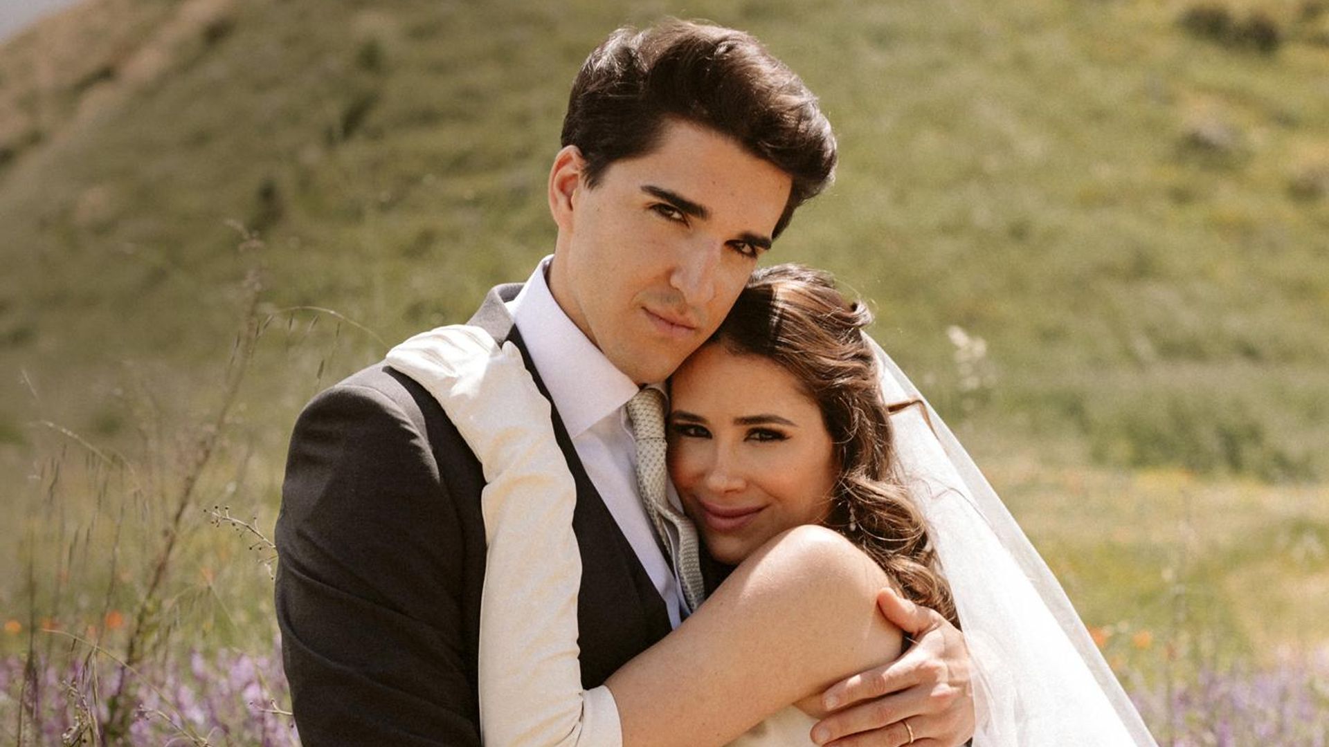 Hablamos con Javier García-Obregón y Eugenia Gil tras su boda: de la emoción de su tía Ana al sonado retraso de la novia