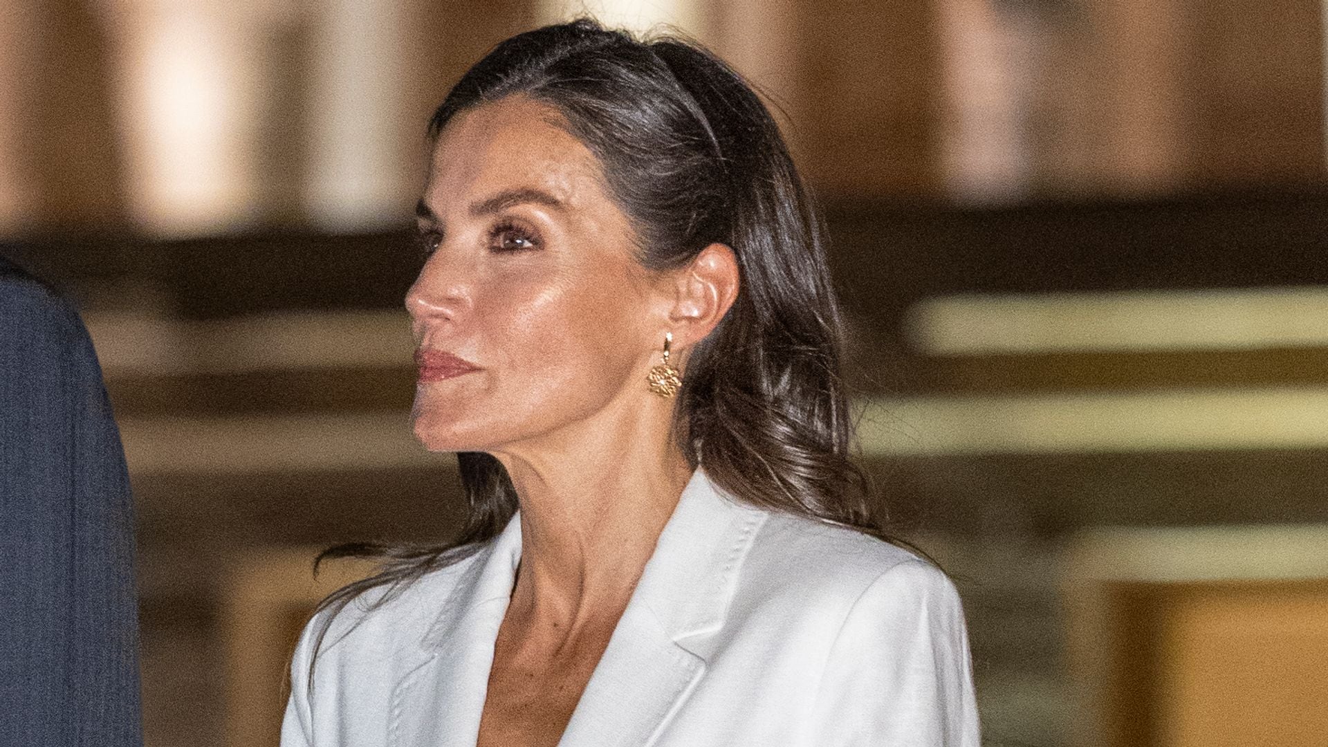 Un look icónico para una noche monumental: Letizia, de nuevo de blanco