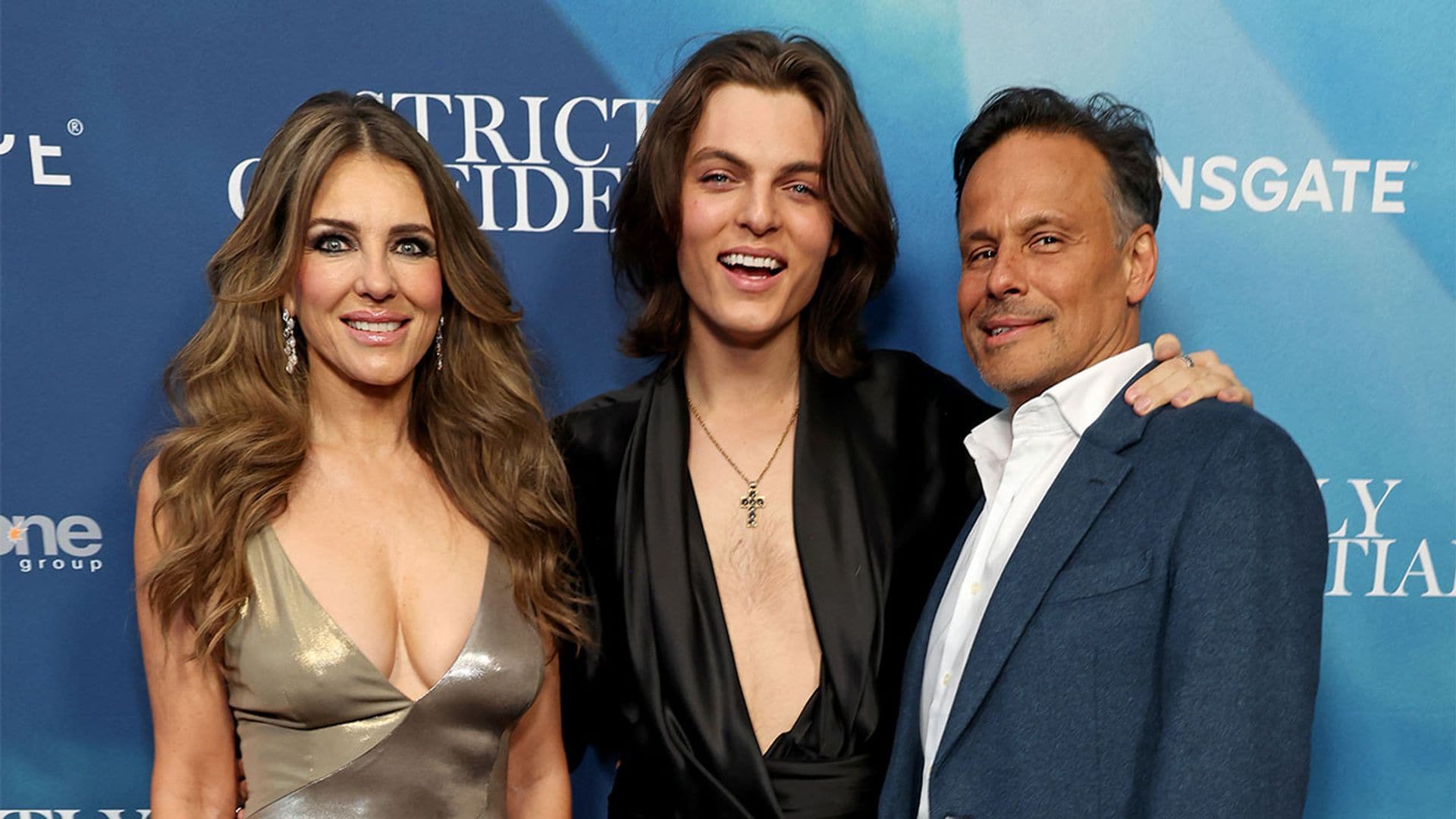 Elizabeth Hurley cuenta con el apoyo de su ex Arun Nayar en la presentación de la película de su hijo
