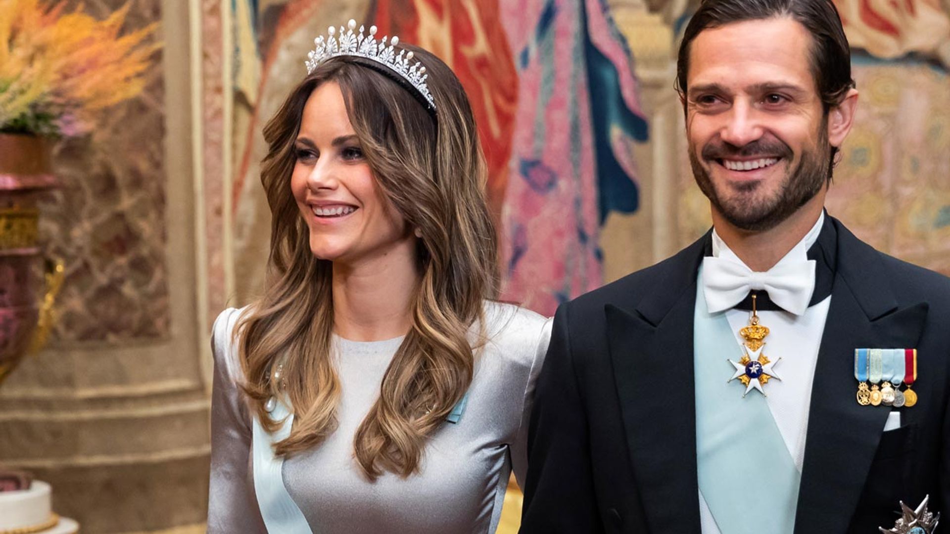 Sofia de Suecia, fabulosa con un conjunto de estilo nupcial y la tiara de su boda