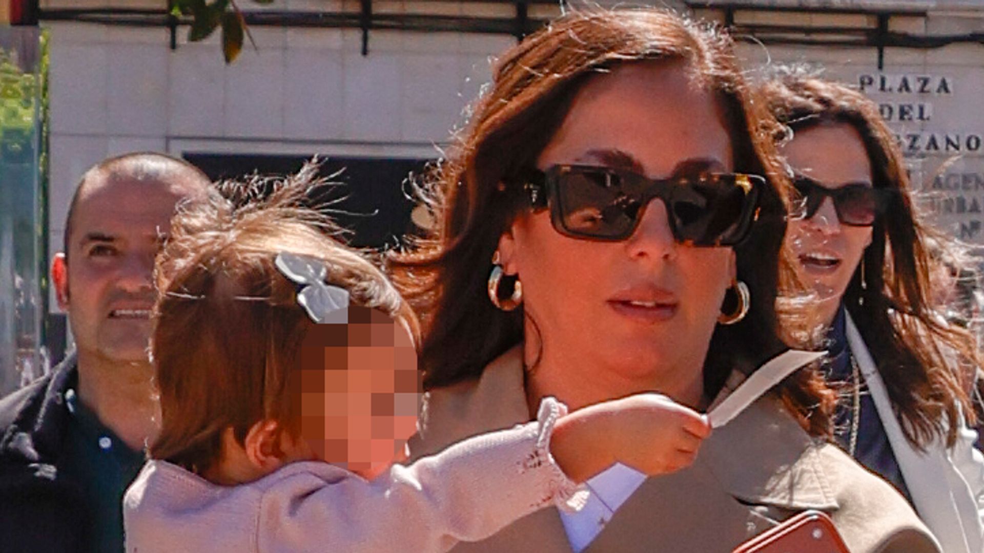 Alma, hija de Anabel Pantoja, la inesperada protagonista de la imagen más especial de Semana Santa vestida de mini nazarena