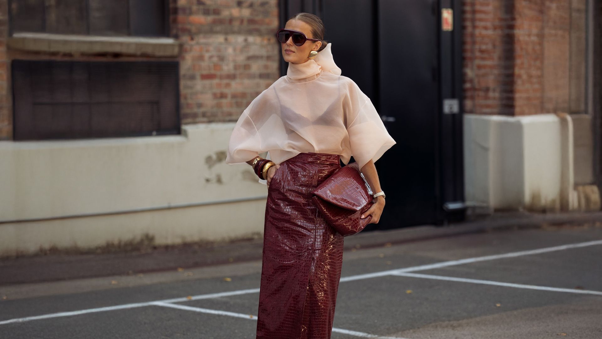 Qué colores combinan con el burdeos