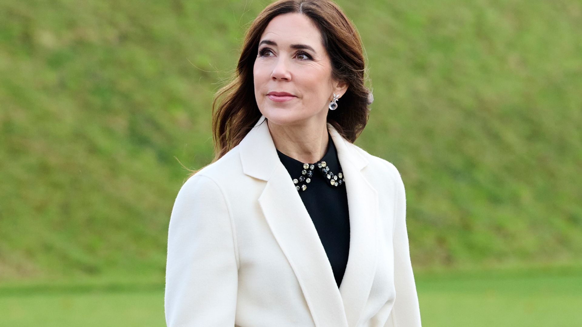 Los tres mensajes que ha mandado Mary de Dinamarca con sus looks esta semana