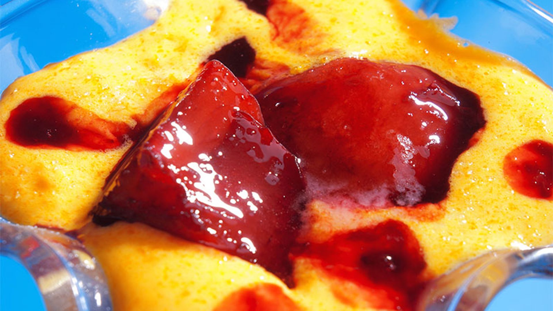Sabayón con fruta y caramelo