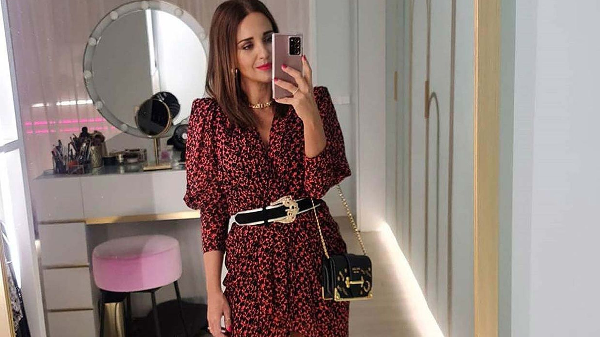 Paula Echevarría y María Pombo, conectadas por el look definitivo para entretiempo