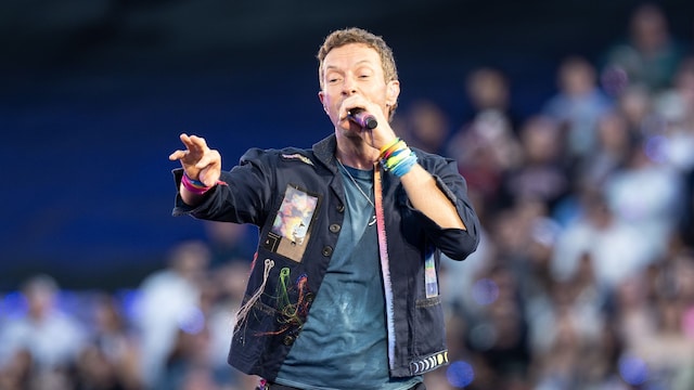 Chris Martin de Coldplay durante un concierto en Stanford, California. 
