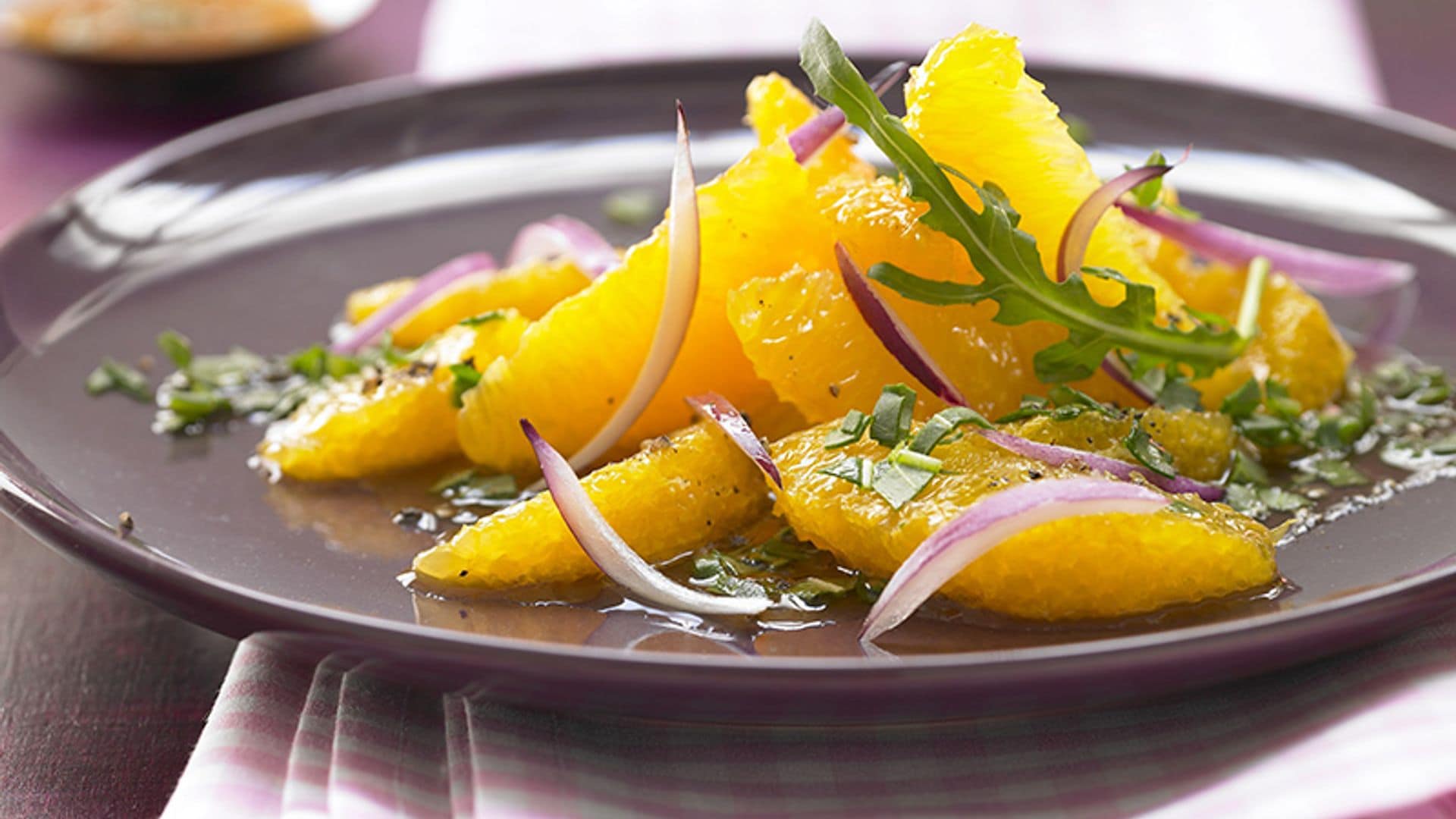 Ensalada de naranja con cebolla morada