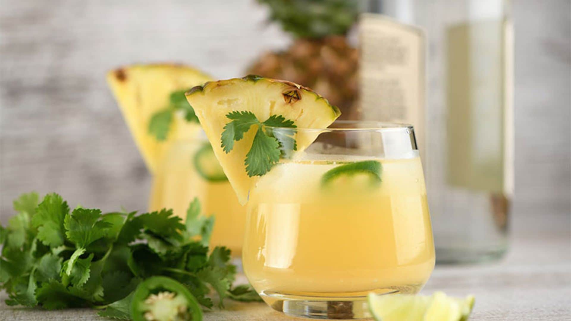 Margarita de piña y jalapeño con jengibre y cilantro