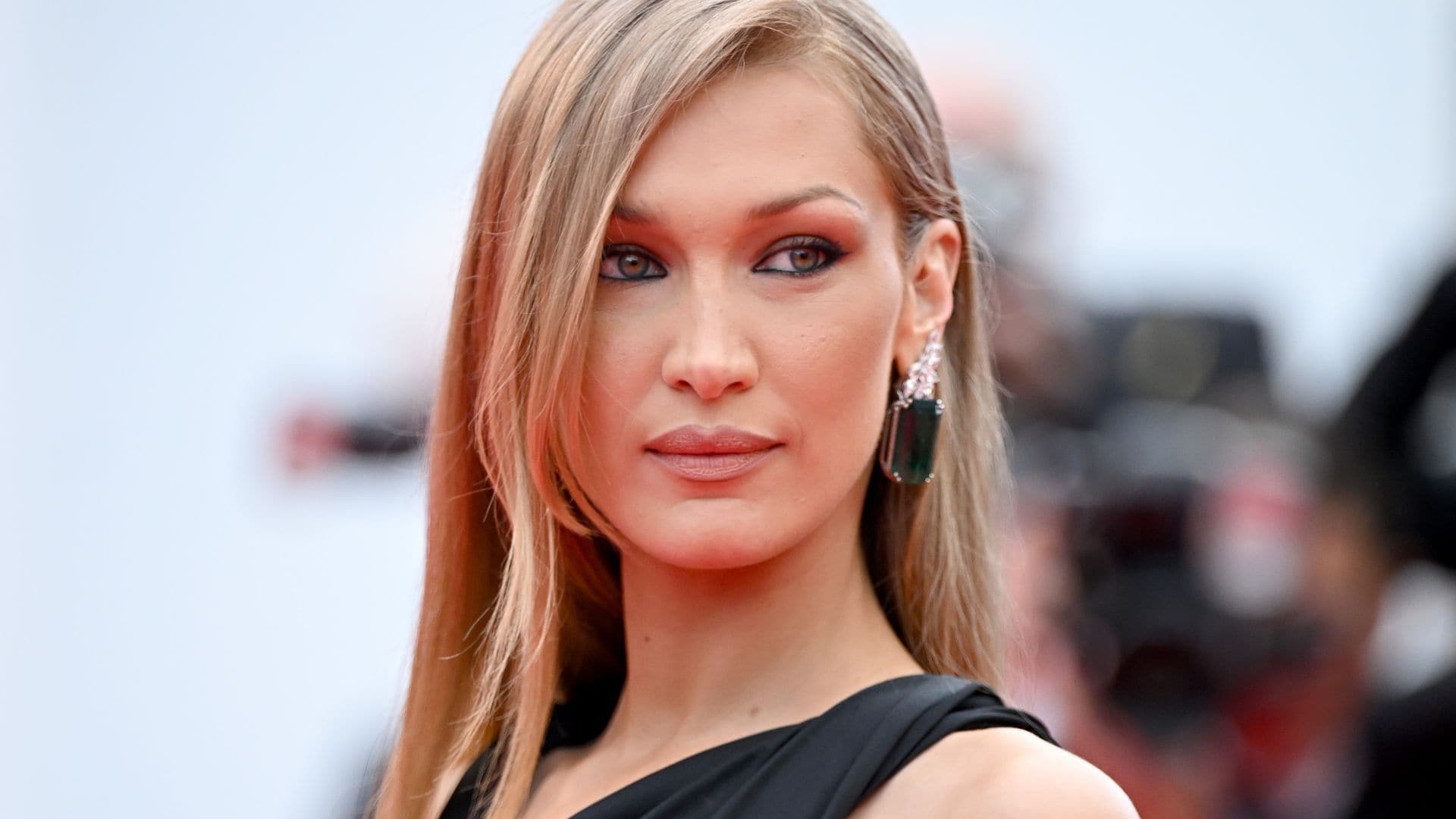 Bella Hadid sorprende con un radical cambio de 'look' en Cannes