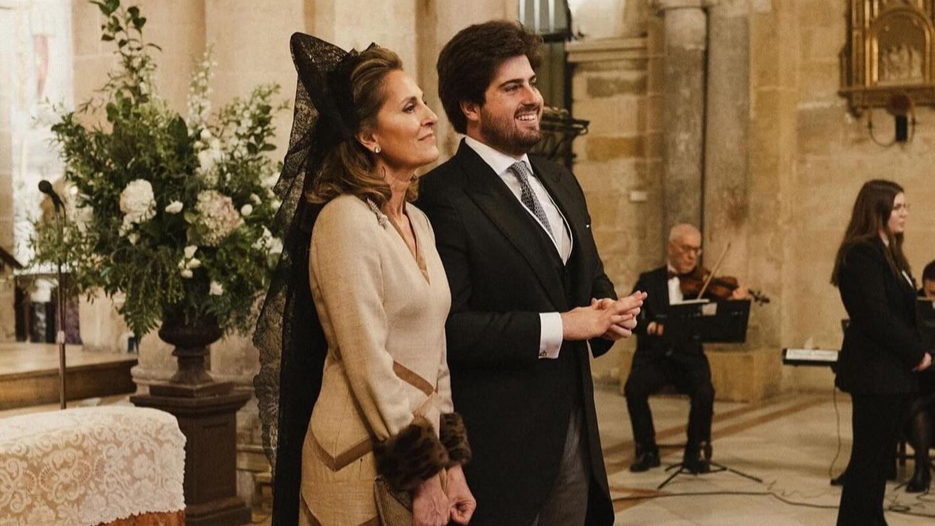 Madrinas de boda con looks en marrón Diego Estrada