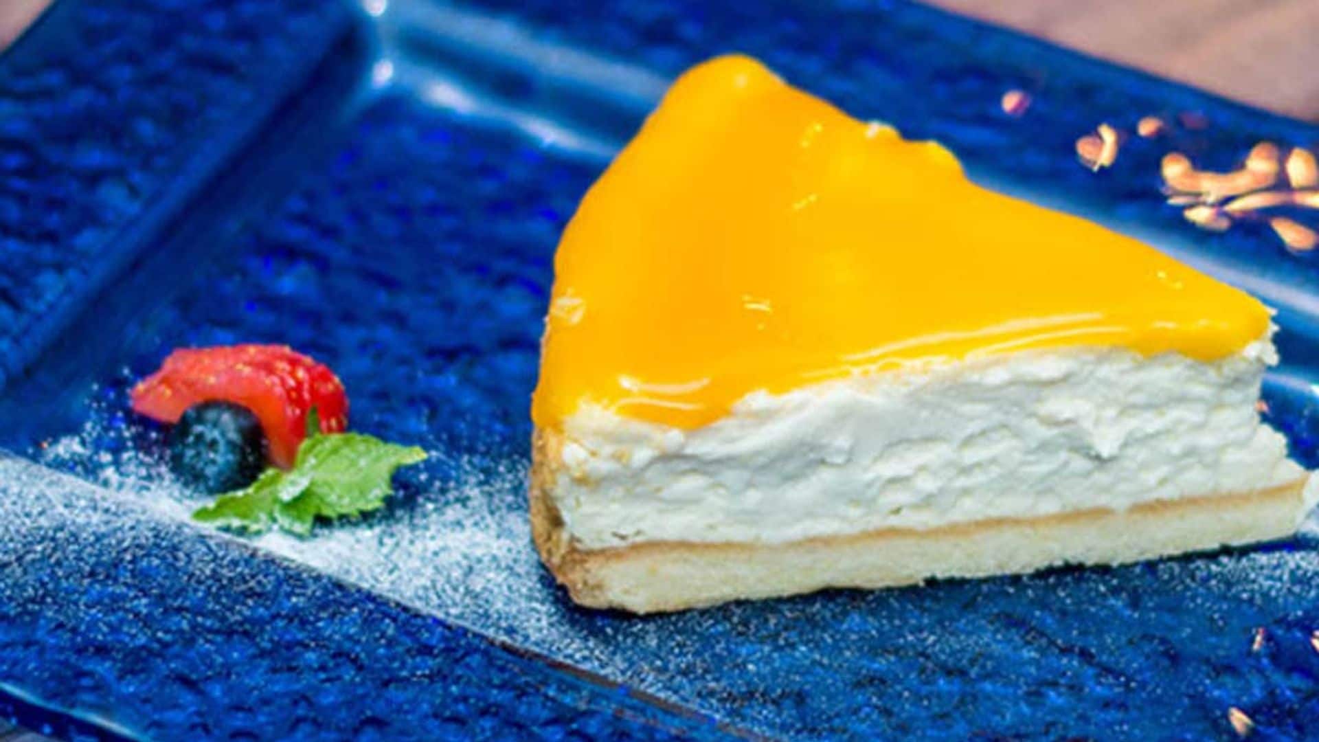 Tarta de queso fría con gelatina de mango