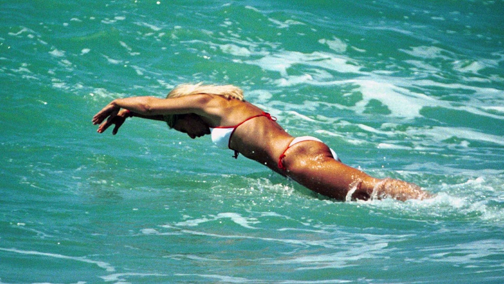 Eugenia Martínez de Irujo, una guapa amazona en las playas del Prat