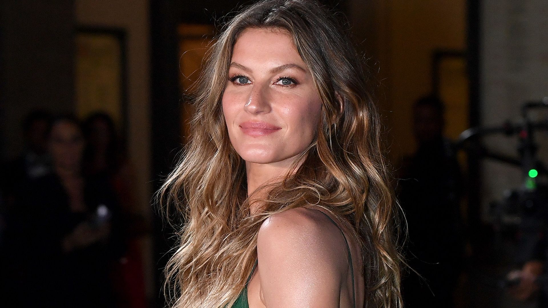 Guapísima en traje de baño, Gisele Bündchen reaparece tras el nacimiento de su bebé