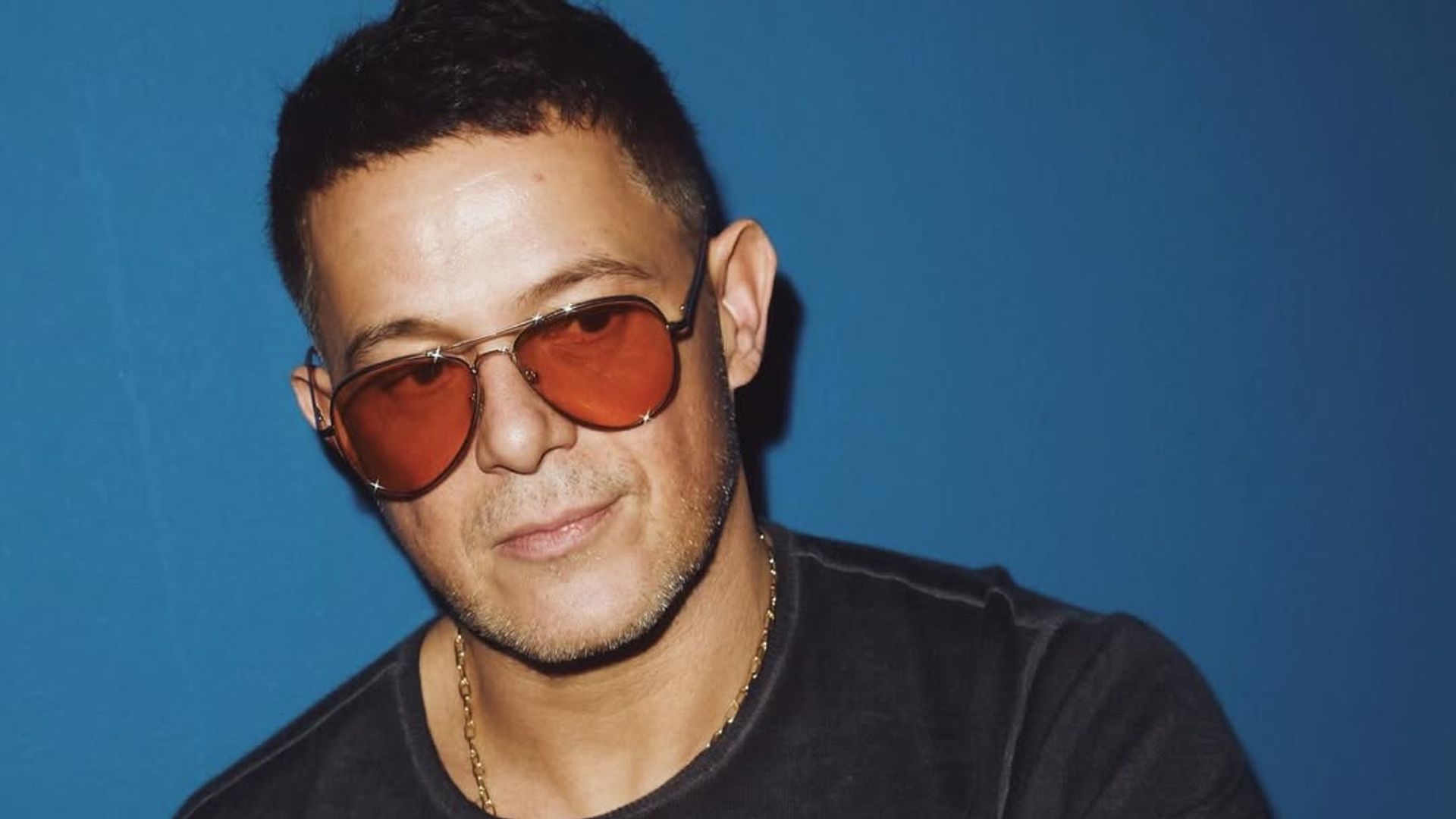 "Cuando la tierra tiembla, también lo hace el alma": Julio Iglesias, Alejandro Sanz y Ricky Martin se vuelcan con Venezuela tras la tragedia de los terremotos