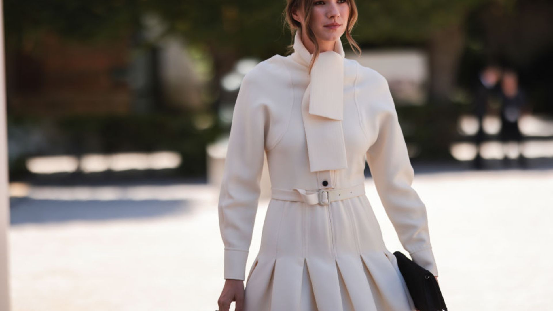 Vestidos, monos, trajes y otros looks de última hora para invitadas