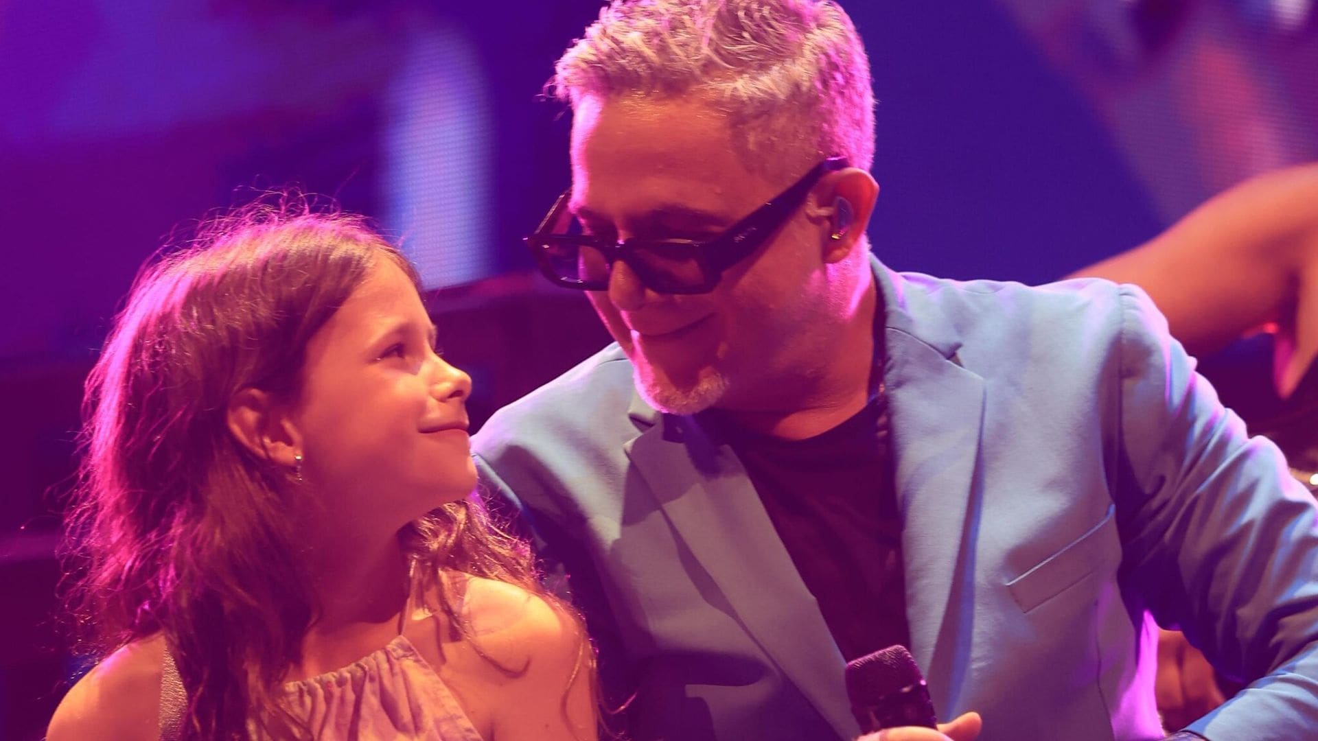 Alejandro Sanz sube al escenario a su hija Alma y se conmueve al escuchar sus palabras
