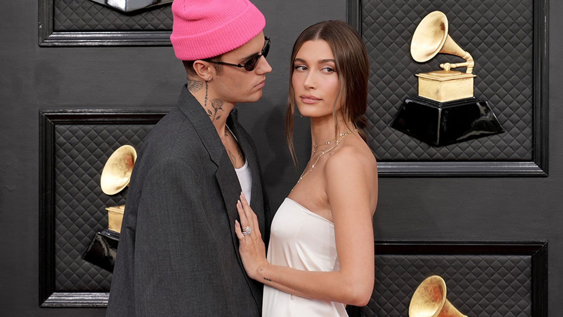 Hailey Baldwin y Justin Bieber, protagonistas del momento más romántico de la alfombra roja