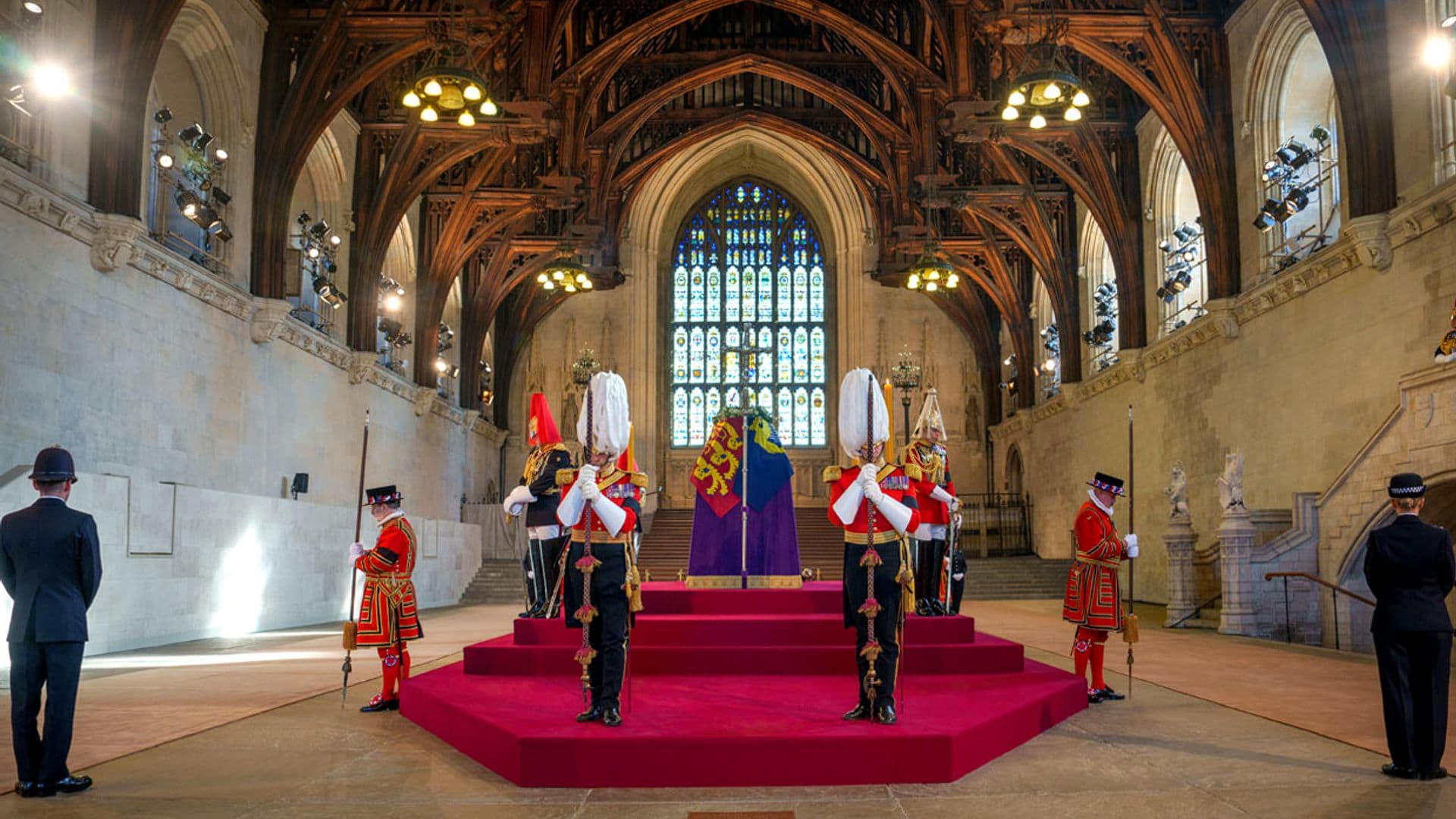 Westminster Hall, la imponente sala con nueve siglos de historia en la que se encuentra el féretro de Isabel II