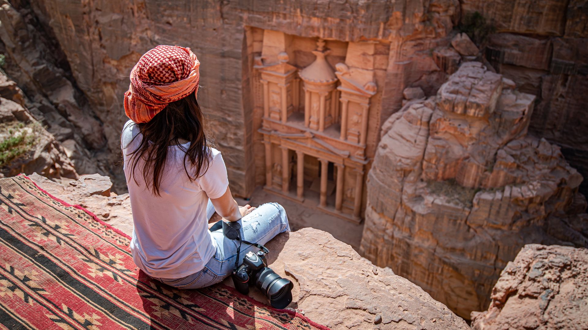 Antigua ciudad de Petra, fachada de El Tesoro o Al-Khazneh, Jordania, Patrimonio Mundial de la Unesco.
