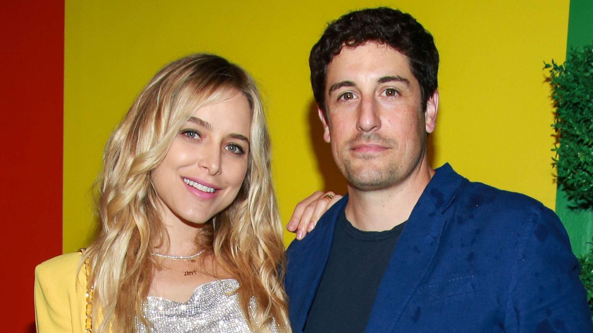 Jason Biggs y Jenny Mollen siguen llevándose bien