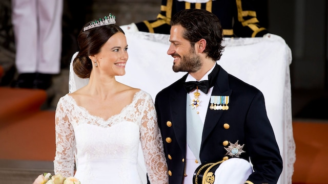 Vestido de novia Sofía de Suecia en su boda con príncipe Carlos Felipe joyas