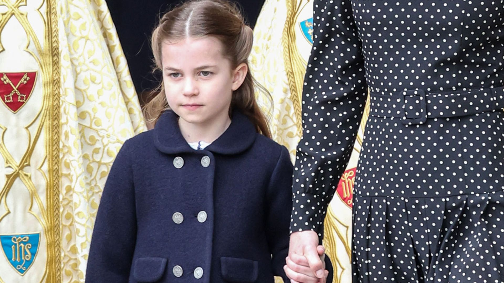 El abrigo clásico de Charlotte de Cambridge, un diseño español 'digno de Princesa'