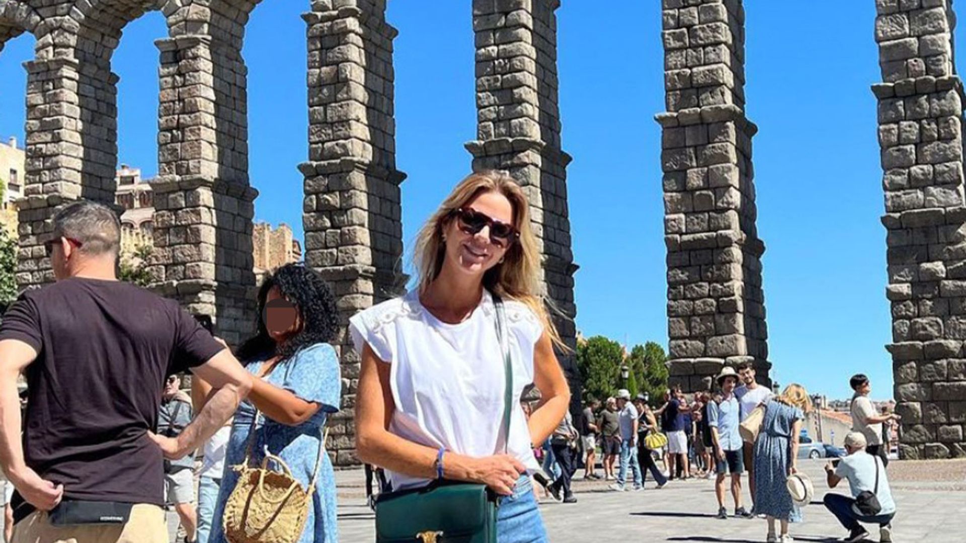 El divertido viaje a Segovia de Amelia Bono con Manuel Martos y sus hijos, ¡con cochinillo incluido y visita al acueducto!