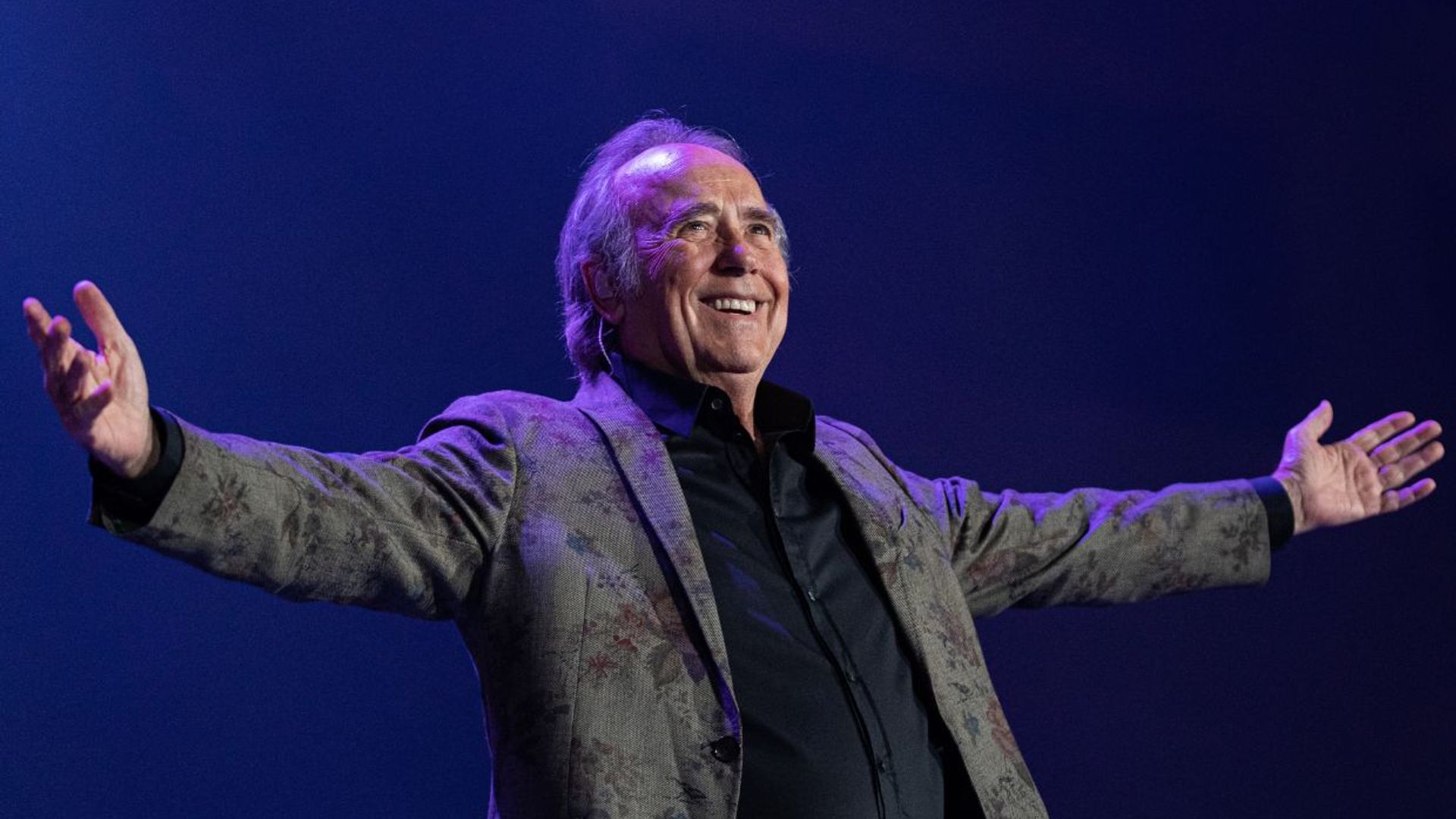 Joan Manuel Serrat se despide de los escenarios donde todo comenzó hace casi 60 años