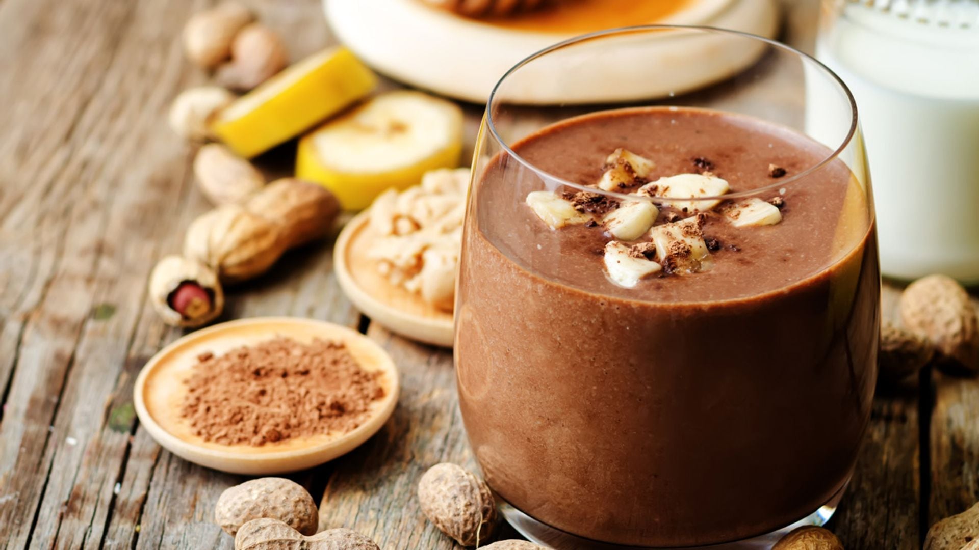 Batido de cacao, plátano y cacahuetes