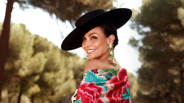 La modelo y actriz, espectacular con vestido de Carolina Herrera. "¿Que si me pongo flamenca? No, no, más bien me pongo castellanoleonesa —ríe Inés—. Me refiero a la tenacidad y la tozudez, aunque, con los años, me he vuelto mucho más dulce"