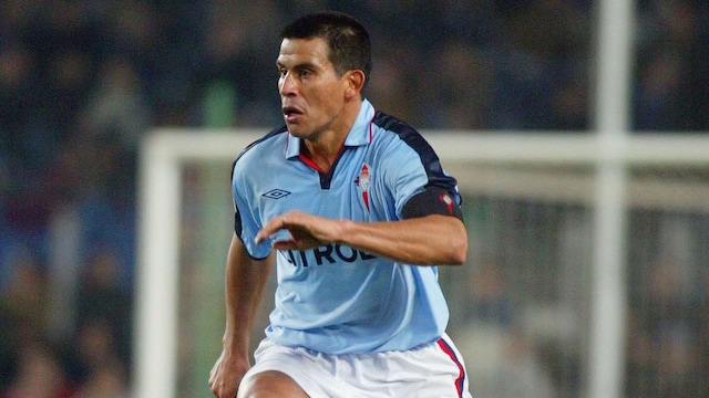 Fernando Cáceres, durante un partido de fútbol con el Real Club Celta de Vigo