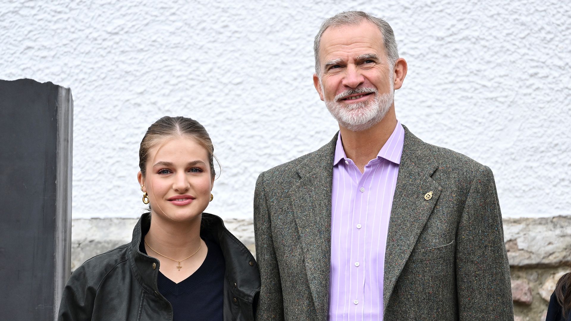 La operación de cataratas de Felipe VI vuelve a conectar a la Familia Real con la mujer de Emilio Aragón: los dos vínculos que han marcado su pasado en común