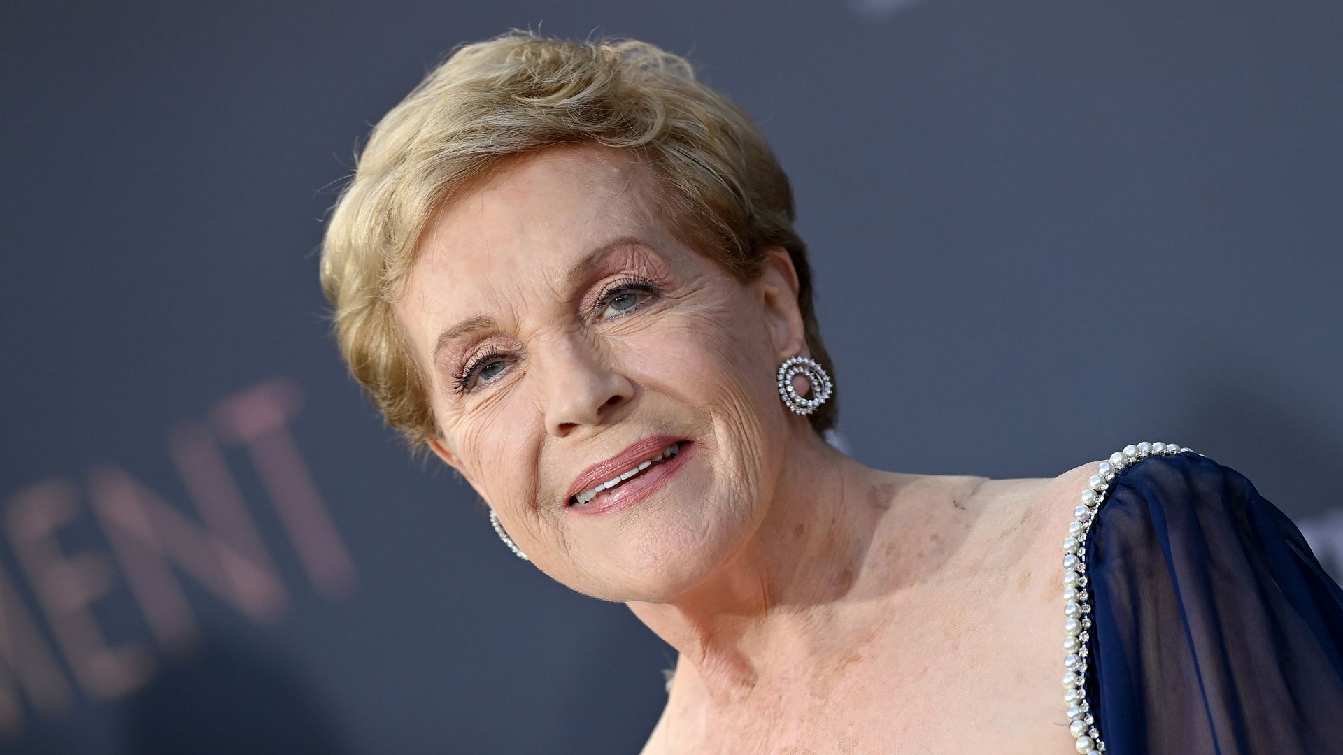 El nieto de Julie Andrews descubre que su abuela es Mary Poppins y su reacción se vuelve viral