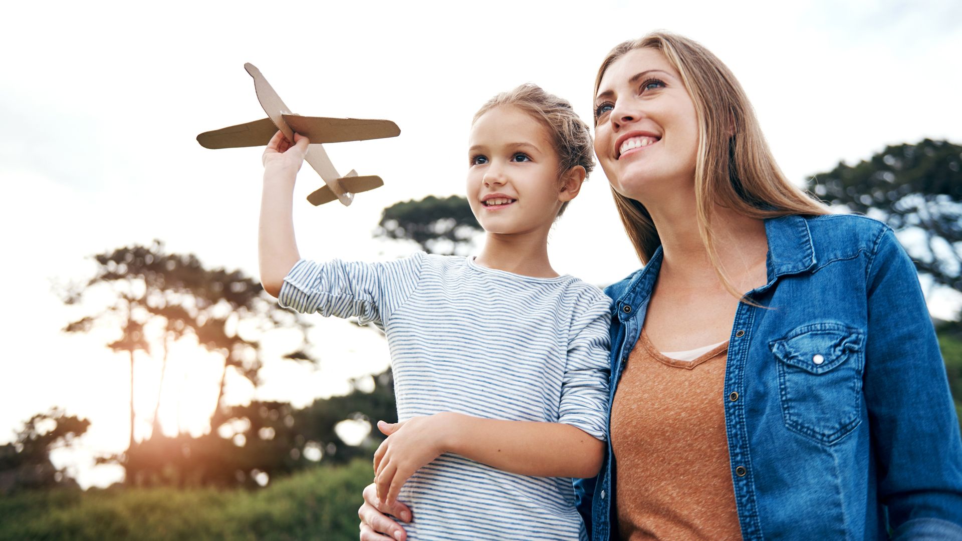 Qué son los padres dron y cómo influyen en la autonomía y la autoestima de sus hijos, según la educadora emocional Cristina Gutiérrez Lestón