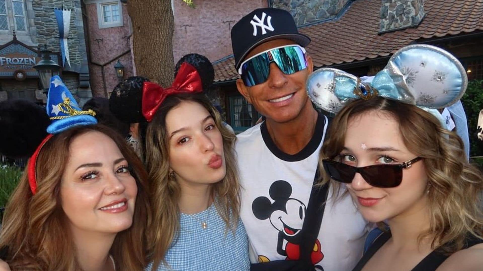 Andrea Legarreta y Erik Rubín se unen para celebrar el cumpleaños de su hija Mia en Walt Disney World