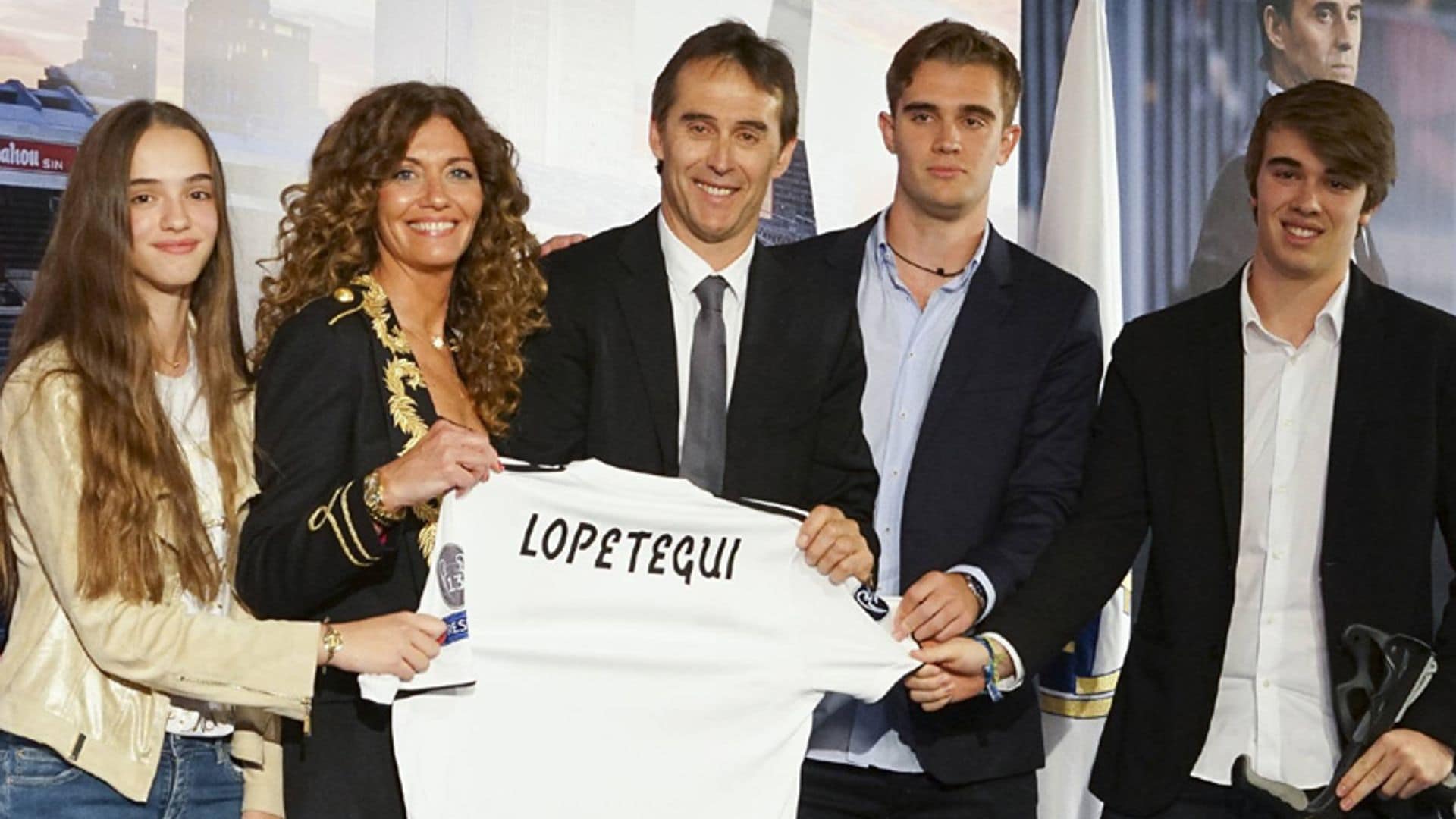 Julen Lopetegui, muy emocionado, asume su nuevo puesto en el Real Madrid