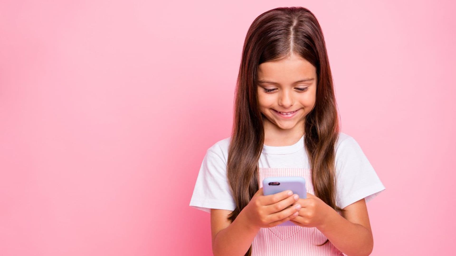 Así puedes regular el consumo digital de tus hijos en verano