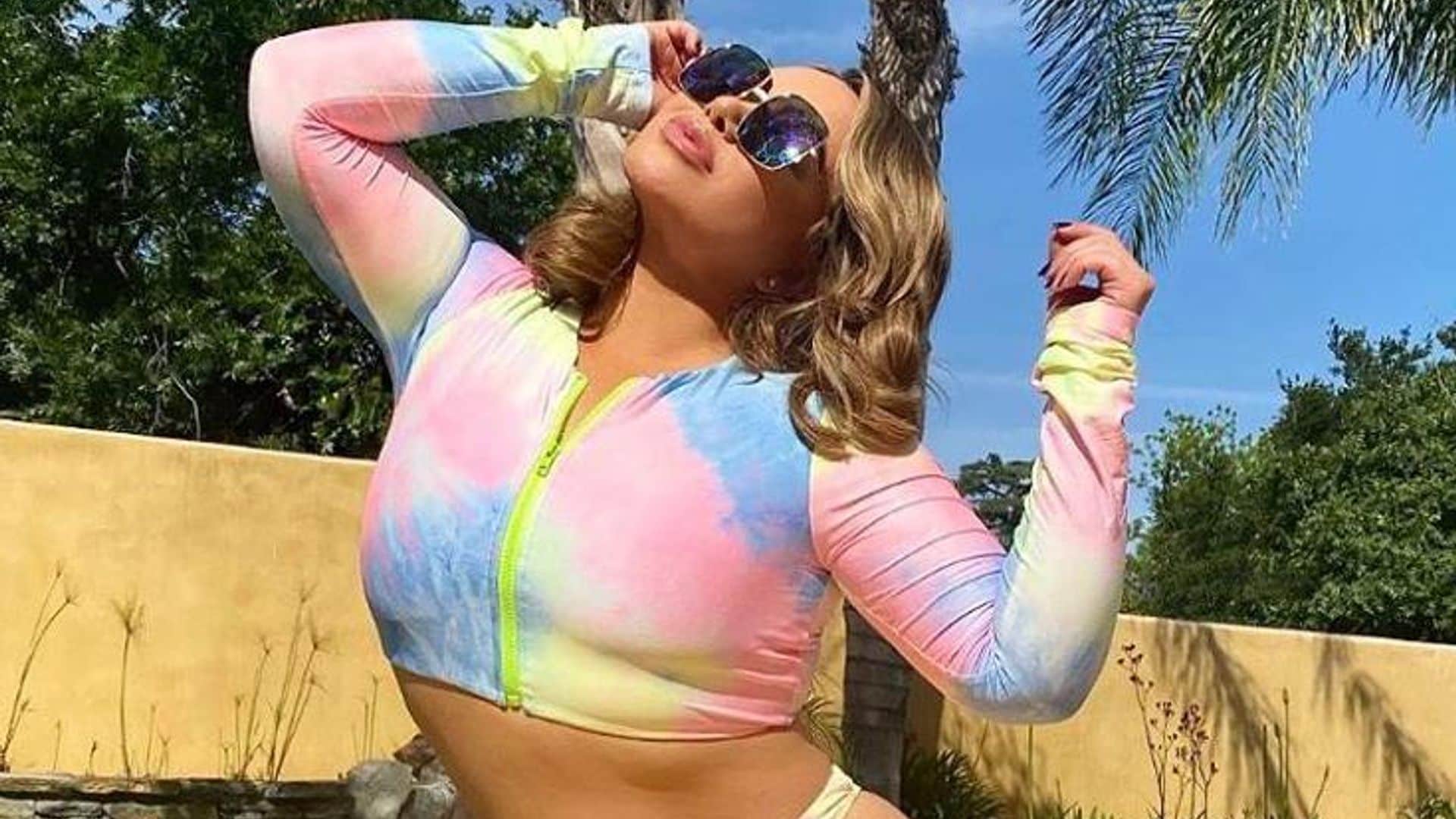 Chiquis Rivera presume con orgullo su figura en un bikini multicolor