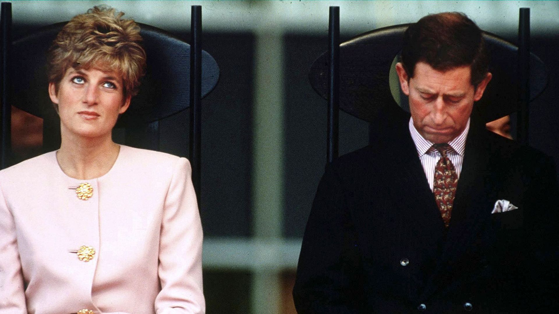 El príncipe Carlos y la princesa Diana durante una gira real en Toronto, Canadá