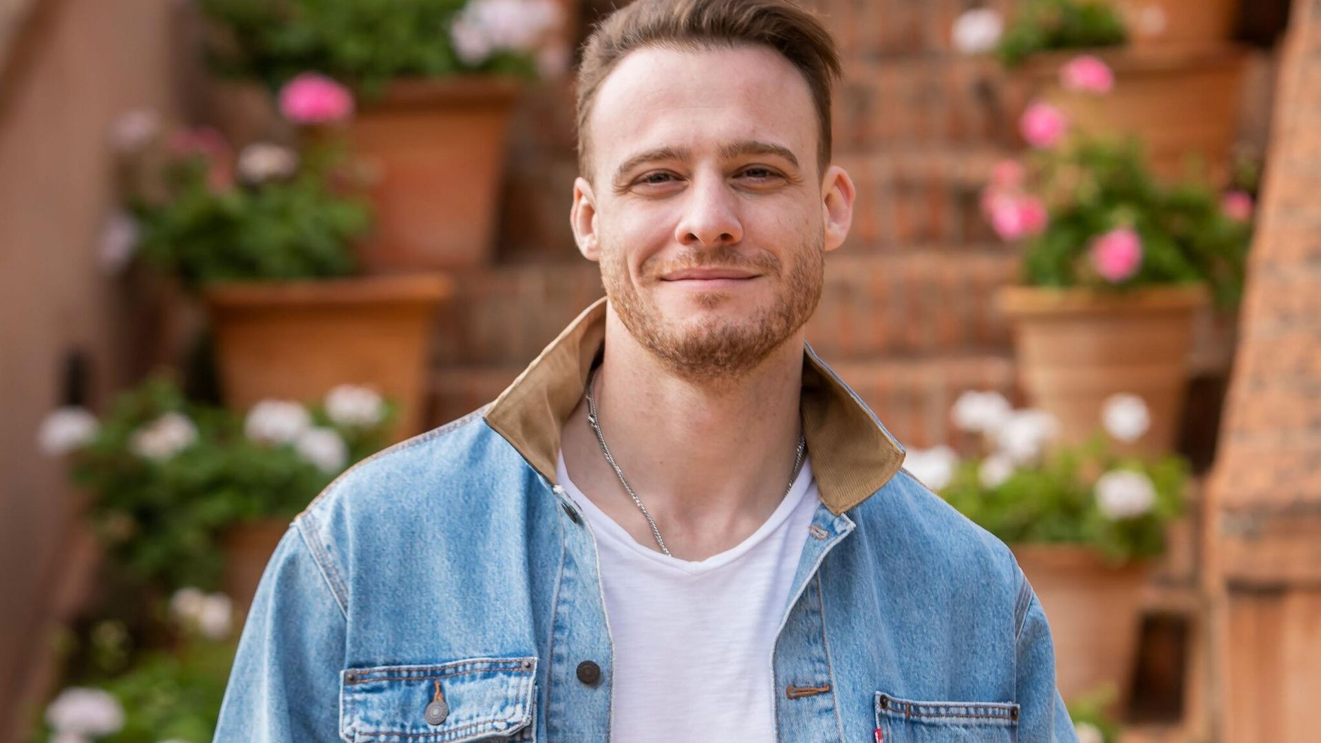 Kerem Bürsin, hablamos con la estrella de ‘Love is in the air’: lacrosse y boxeo, pasión por el jamón y lanzamiento de hachas