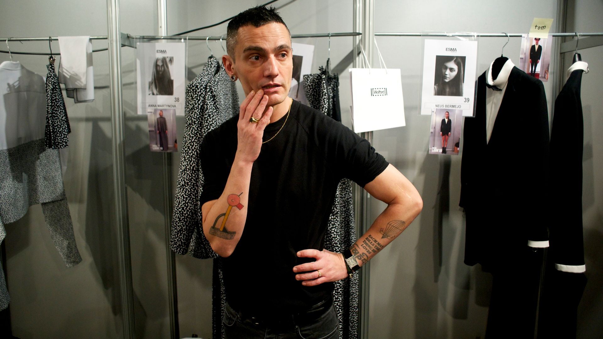 7 curiosidades sobre David Delfín para celebrar su última exposición: "Utilizaba la pasarela como expiación de sus miedos"