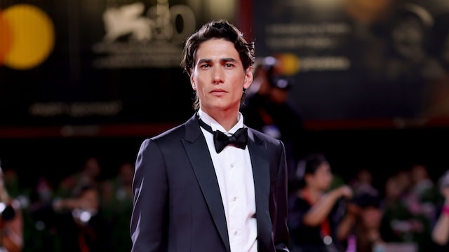 Enzo Vogrincic con traje