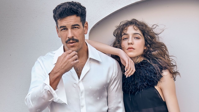 Mario con "look" de Louis Vuitton y reloj Zenith, y ella vestida por Tom Ford