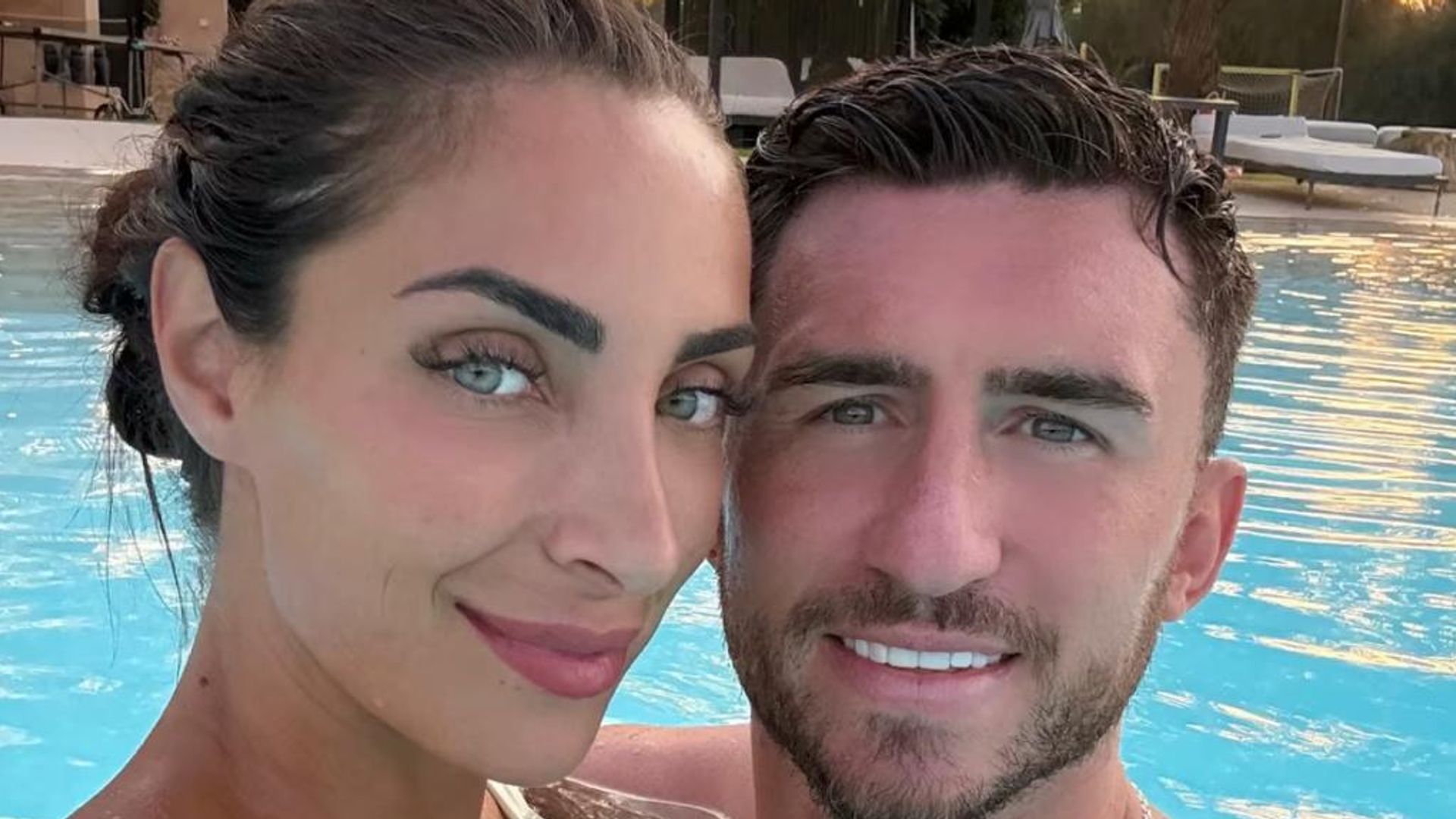 Aymeric Laporte con Sara Botello de vacaciones