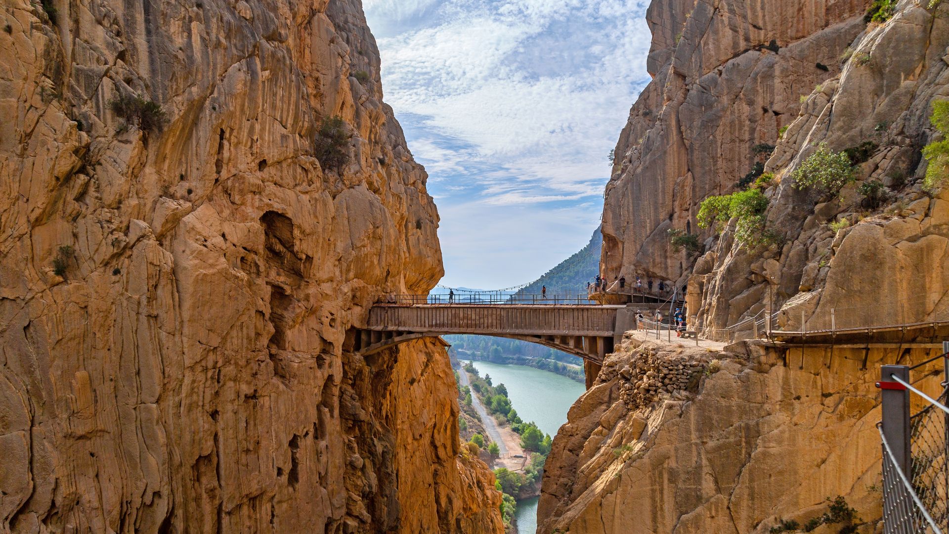 La nueva pasarela colgante de Caminito del Rey está ultimando su estreno y se convertirá en la más larga de España