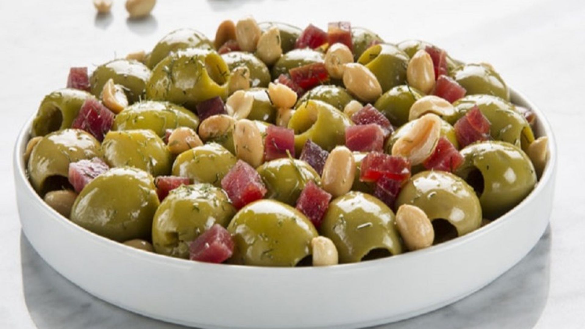 Aceitunas con mojama y cacahuetes
