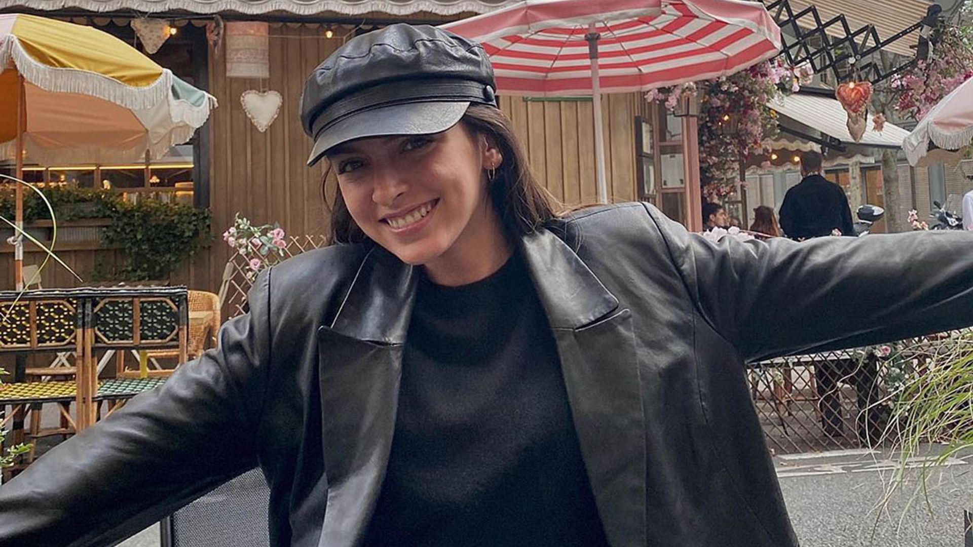 Lucía Rivera desvela la forma más 'chic' de combinar un pantalón efecto cuero ancho
