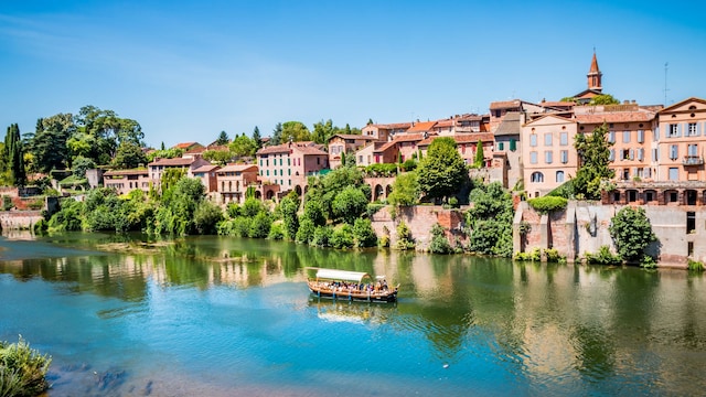 Río tarn y ciudad de Albi, Francia